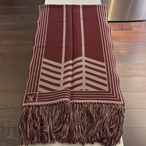 Louis Vuitton Reversible Wool & Silk Muffler Scarf in box - Picture 6 of 14